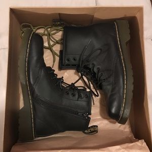 Classic Dr Martens Delaney Lace Boot SZ 3